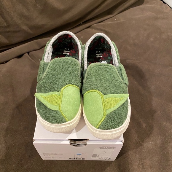 toms baby yoda shoes